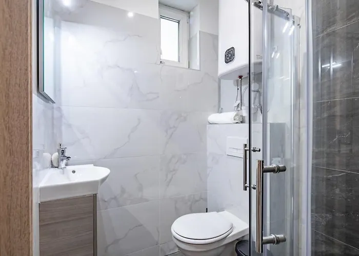 Ultra - New - Mini * Budapest